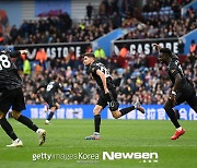 ‘조르지뉴 한방’ 아스널, 빌라에 4-2 극적 역전승..다시 1위