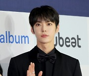 엔시티 도영, 귀공자의 손 인사 [SE★포토]