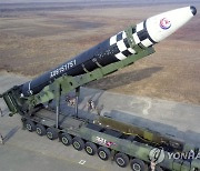 [속보] 日방위성 "北 ICBM 최고고도 5천700㎞, 비행거리 900㎞"