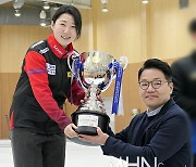 [Ms포토] 대한컬링연맹 한상호 회장 "경기도 우승 축하합니다"