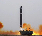 北 'ICBM 도발' 다음날 美 B-1B 폭격기 띄웠다