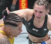 블랜치필드, 전 챔프 꺾었다… “UFC 챔피언 되겠다”