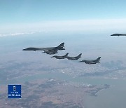 북 “화성 15형 발사”…한미, B-1B 출격 연합훈련 맞대응