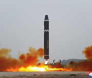 북한 "어제 오후 ICBM 훈련 진행…미사일총국 지도"