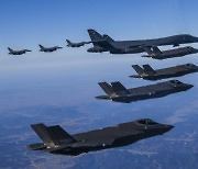 F-35와 B-1B 등 “압도적” 한미 편대비행…北ICBM 견제 나서