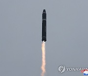 북한, ICBM '화성포-15형' 발사 훈련 진행