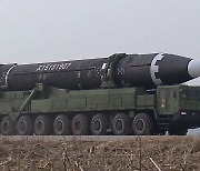 9시간 걸렸는데 北 ICBM 기습발사?... 김여정 “적 정찰기 없을 때 쐈다”