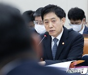 김주현 금융위원장 "'은행 이자 산정 체계' 개선 검토"