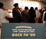 [포토]스타벅스 아메리카노 2500원 행사에 인파 몰려