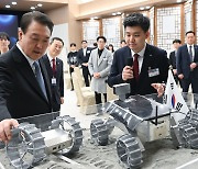 尹 대통령 만난 우주 스타트업 “속도가 생명… 패스트트랙 필요”