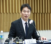 자산운용사 대표 만난 이복현 원장 "자본시장 '플레이 메이커' 돼 달라"