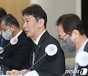 이복현, 자산운용사 CEO들 만나 "책임 있는 의결권 행사" 강조