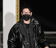 지석진 ‘MZ스타일의 공항패션’[포토엔HD]