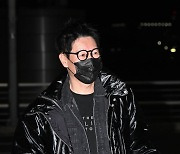 지석진, '공항패션 선보이며 출국' [사진]