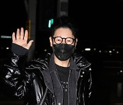 지석진, '손 흔들어드려야죠' [사진]