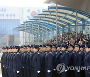 공사 4년 만에 부대개방 입학식