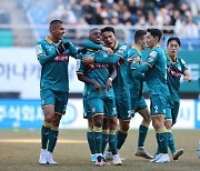 8년 만에 K리그1 돌아온 대전, 강원에 2-0 완승