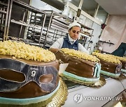 ITALY NAPLES SOCCER PLAYER CAKE