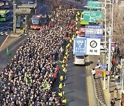 민노총 4만명 도심 집회…도로 행진에 교통 마비