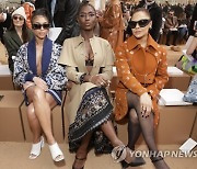 France Fashion Off-White F/W 23-24 Frontrow