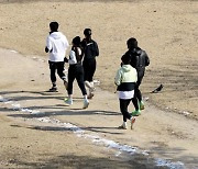 과거와의 결별... ‘달리기’, 그 마지막 고백 [강소희·서효인의 작전타임]