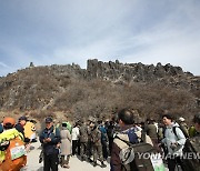 국립공원의 날 맞아 무등산 정상 개방…3천명 탐방