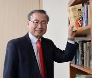 [Herald Interview] First English biography of Imjin War's hidden hero published