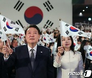 尹 "日징용 해법, 미래지향적 한일관계로 나아가기 위한 결단"