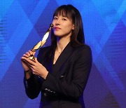 97% 지지 받았다... 김단비, 16년만에 첫 MVP