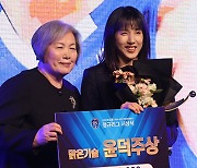 우리은행 김단비, WKBL 정규리그 MVP‥생애 첫 수상