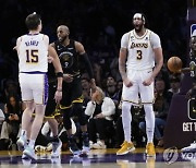 '한 지붕 두 가족'  NBA 레이커스·클리퍼스, 같은 경기장 더블헤더에서 나란히 승리