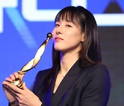 여자농구 MVP 김단비 "마지막 전성기…천천히 내려갈 것"