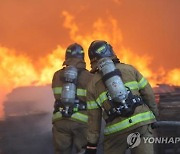 "안에 할아버지가…" 소리에 불길 뛰어든 새내기 소방관 순직