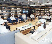 [Ms포토] 넥센 강호찬 부회장 '함께 경기 하고 싶은 골프 선수는'