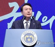 [속보] “윤대통령, 4월 26일 미국 국빈방문” <로이터>