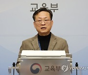 22년 초중고 사교육비 주요 특징 설명하는 심민철 디지털교육기획관