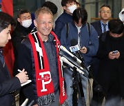 클린스만 신임 축구대표팀 감독 입국… “아시안컵 우승 목표”