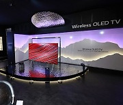 LG Elec unveils world’s first wireless OLED TV at CES 2023