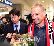 [MD포토] 축구대표팀 새 사령탑 클리스만 '느낌 좋습니다'