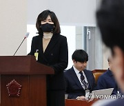 의원 질의에 답변하는 고은정 반포고 교장