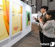 백화점에서 즐기는 예술 작품