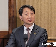 안덕근 "반도체법, 과도한 경영개입 안돼"…美 "韓정부·기업 긴밀 협의"(종합)