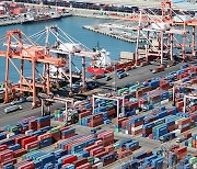 Korea posts record current account deficit in Jan. on weak exports