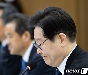 이재명, 前 비서실장 조문 4시간 넘게 지연…유족 설득 중