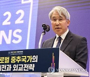 '文정부 임명' 홍현익 국립외교원장 면직 처분