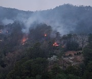 광주 운암산 산불 7시간 만에 진화…뒷불 감시 계속