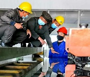 '과학기술' 강조하는 북한…"과학이 생산 장성의 열쇠"