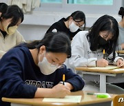 수능 수학 성적 높을수록 국어 '언어와매체' 선택비율 높아