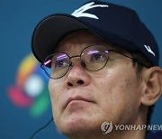 '학폭논란→미발탁' 안우진 언급하는 日기자에 이강철 "결정에 후회없어"