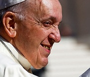 '즉위 10주년' 프란치스코 교황 "기념선물로 받고 싶은 건 평화"